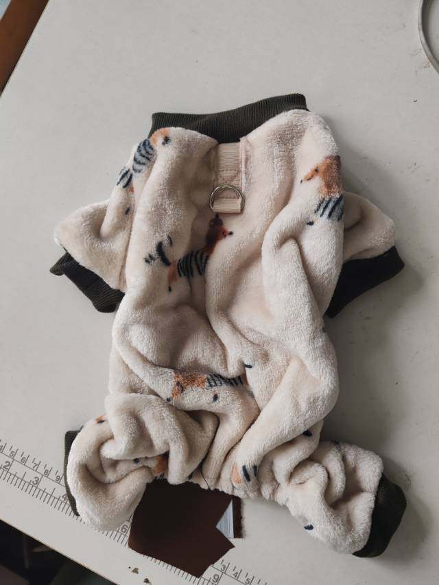 荆州大量宠物服装外发，长期稳定订单